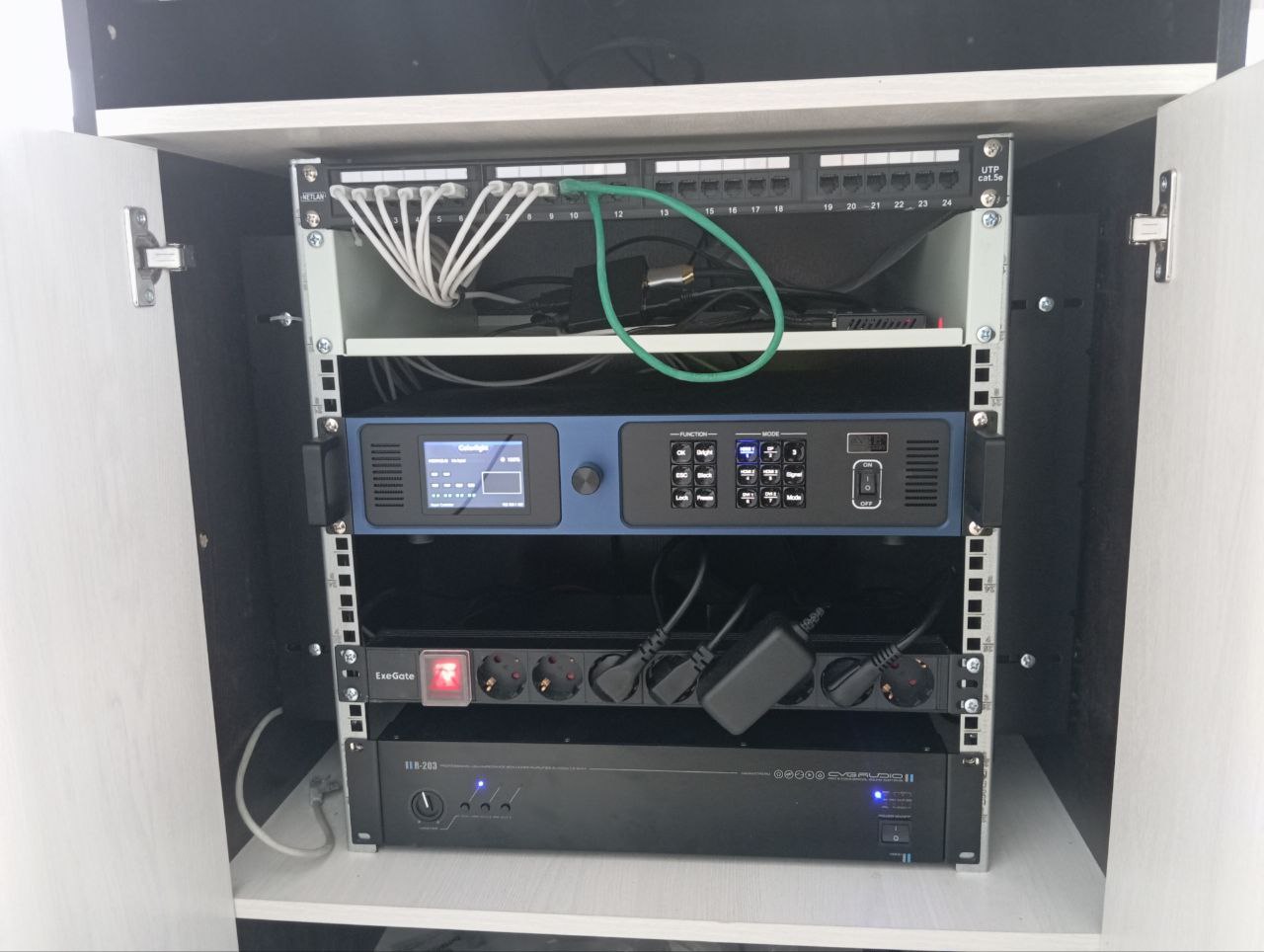 Оснащение учебных лекционных аудиторий БГУ мультимедийным комплексом аудио и видео трансляции